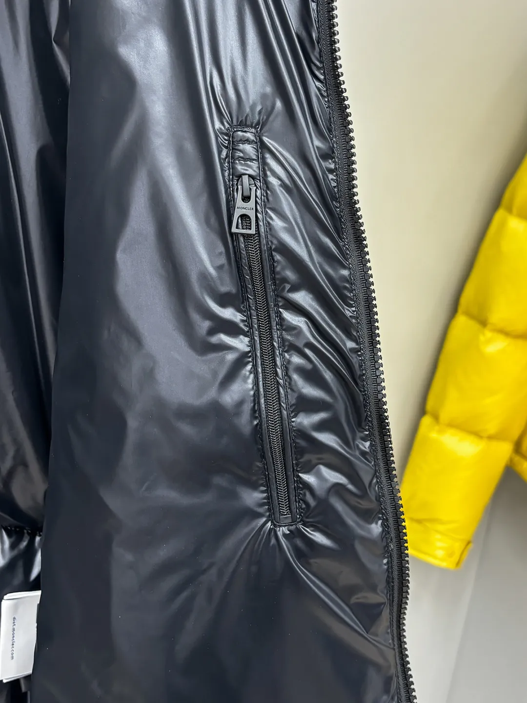 MON 26 Levitha 。 Premium 。 Super Laqué ， 。 ， ， —— ， 。 ， Classic 。 ， Moncler Maya ， Classic ， ， 。 ， 、 ， 。 。 ， Luxury ， ， Premium 。 25061Size ： 0 : 50cm- 112cm- 61cm- 70 1 : 51cm- 116cm- 62cm- 71 2 : 52cm- 120cm- 63cm- 72 3 : 53cm- 124cm- 65cm- 73 4 : 54cm- 128cm- 67cm- 74 5 : 55cm- 132cm- 69cm- 75 Size ：（ 0 ） 174-140 ， 2 ！ 130 1 ，130-145 2 ，145-160 3 ，160-175 4 ，175-190 5 ！